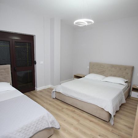 The Met Apartments ดูร์เรส ภายนอก รูปภาพ